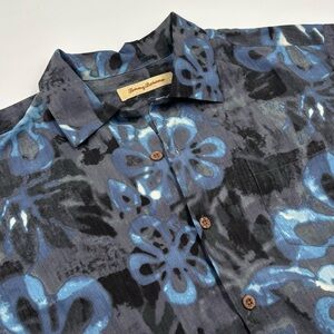 Tommy Bahama Men's M Blue Gray Silk Floral Short Sleeve Shirt